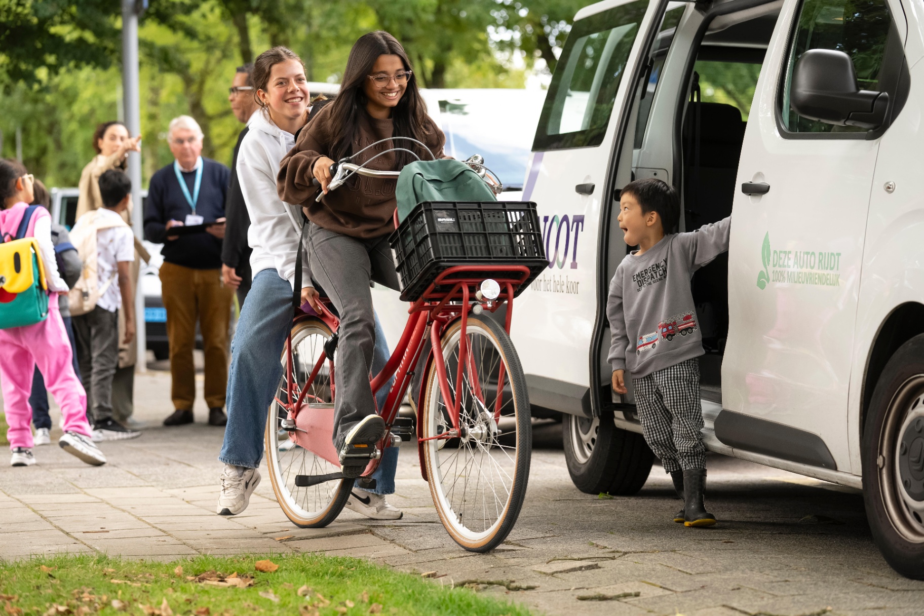 NAISR students arriving on campus in Rotterdam